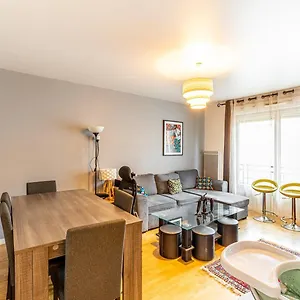 Appartement Guestready - Red Letters In, Montrouge